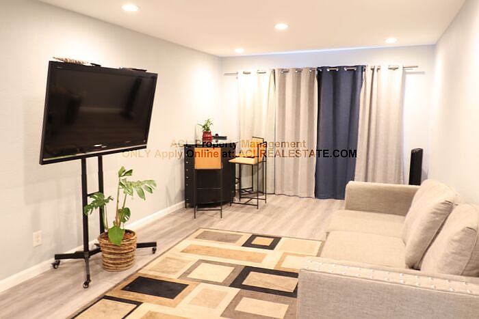 1st image of 2460 Park Blvd #4