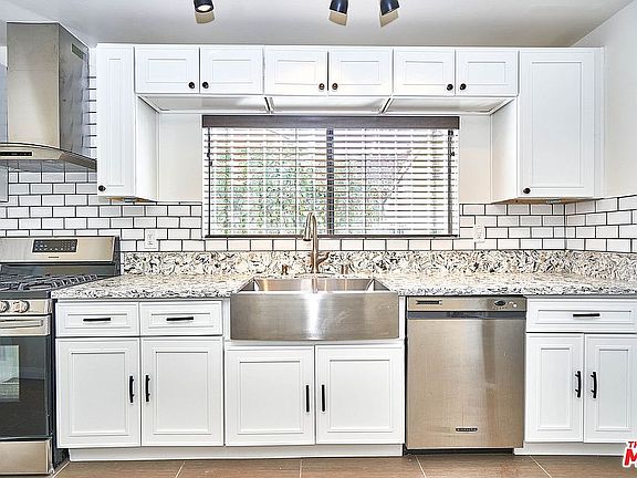 3rd image of 202 N Serrano Ave