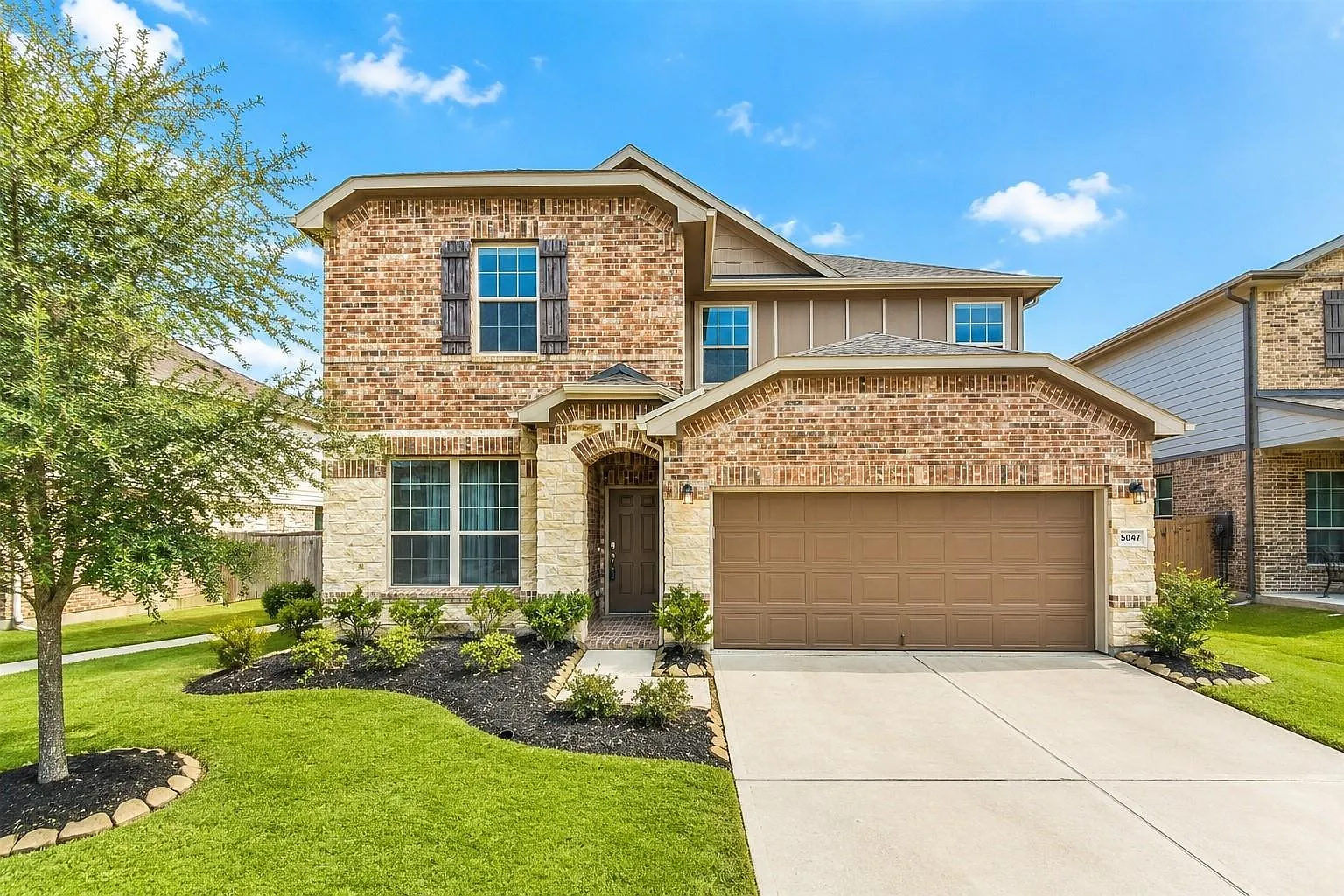 3 bed, 2.5 bath, 2184 sqft, $2,300 — Photo 1