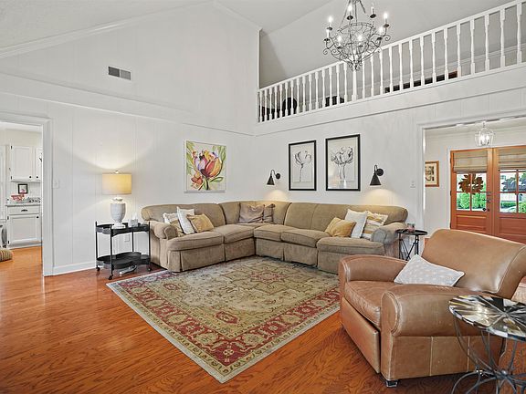 5th image of 7080 Woodridge Ln