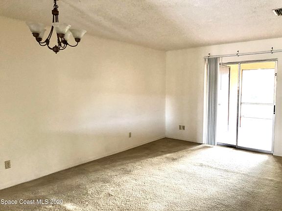 5th image of 3013 Sir Hamilton Cir #3010