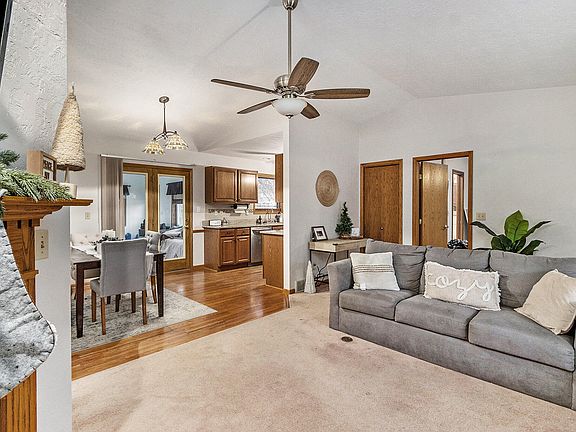 5th image of 4870 Deerview Ave