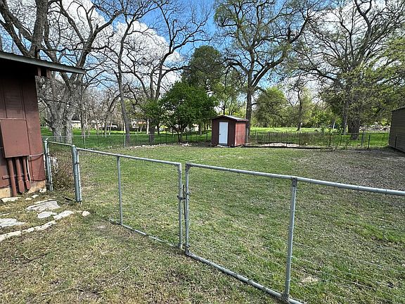 3rd image of 416 E Klein Rd