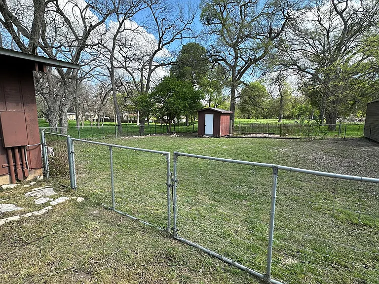 416 E Klein Rd — Photo 3