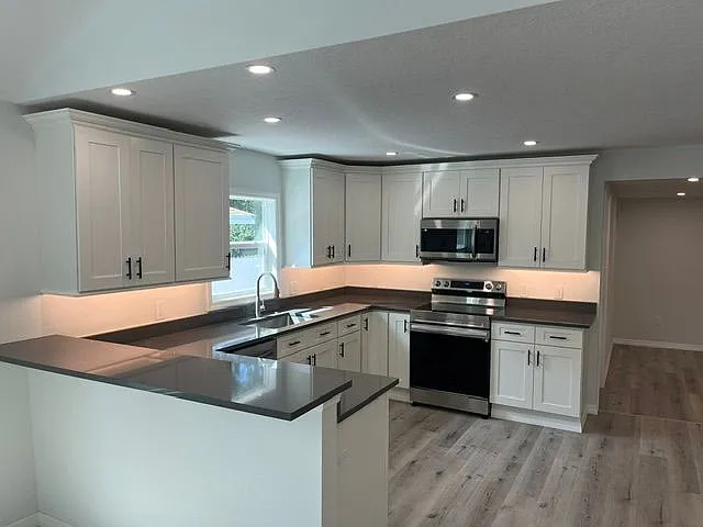 1574 Ewing Ave — Photo 3
