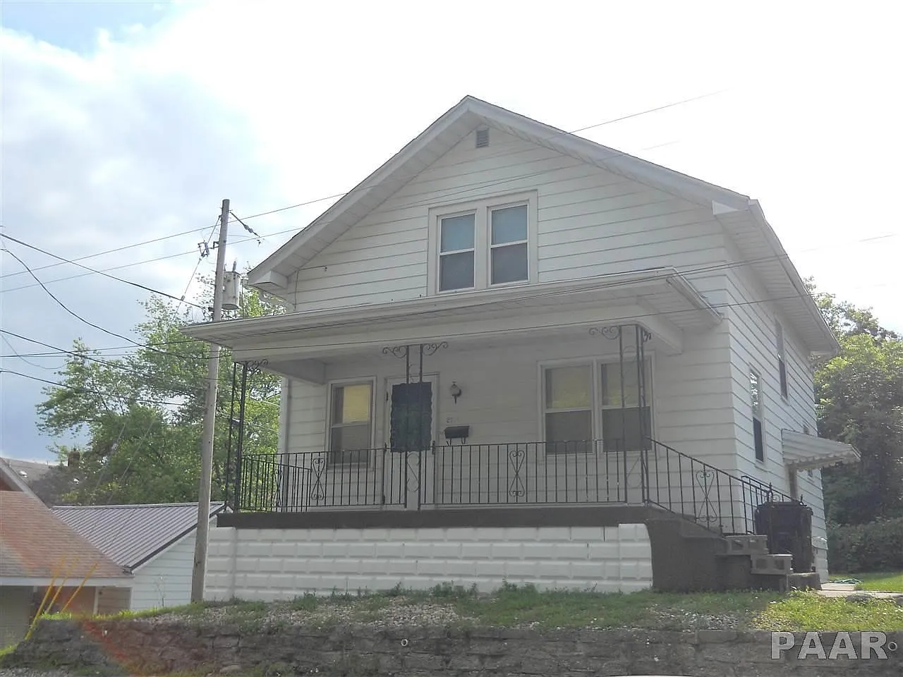 2715 N North St photo 1
