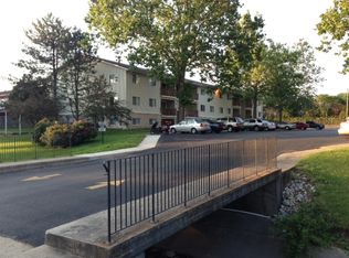1310 Outer Park Dr APT 11, Springfield, IL 62704