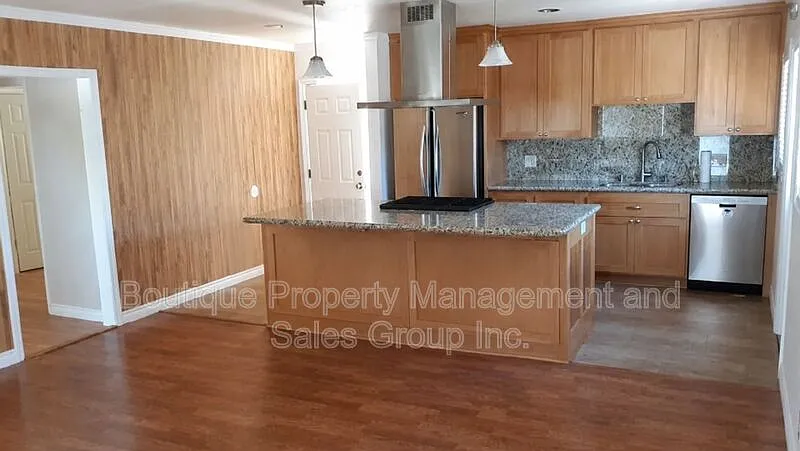 3 bed, 1.5 bath, 992 sqft, $4,295 — Photo 2