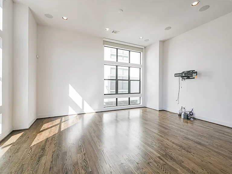 2824 Clay St — Photo 9