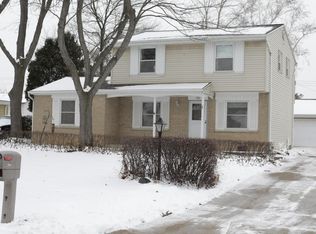 314 E Susan Dr, Oak Creek, WI 53154