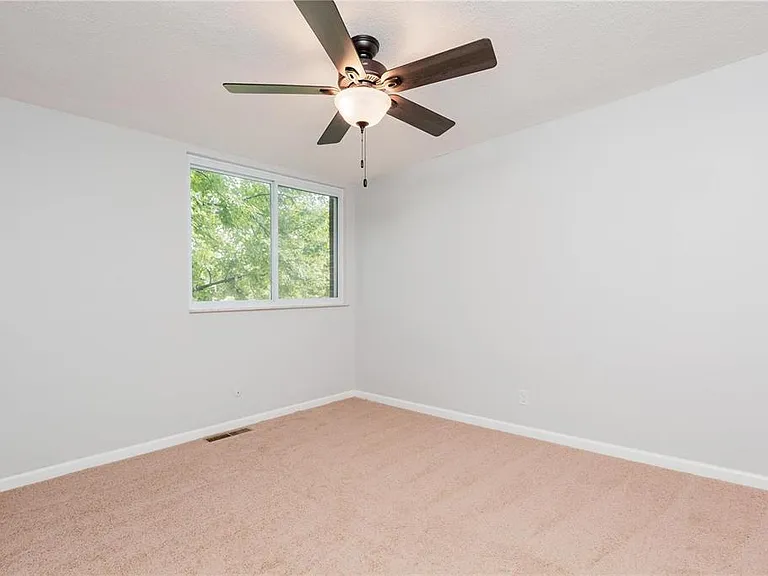 17 Tower Hill Ct — Photo 8