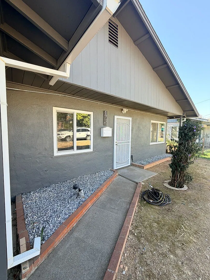 Charming 2 Bedroom Red Bluff Home with Wood Ceilings & SOLAR! — Photo 1