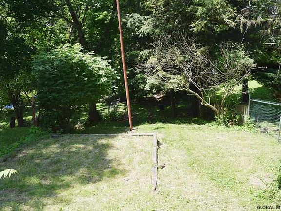 3rd image of 30 Francis St