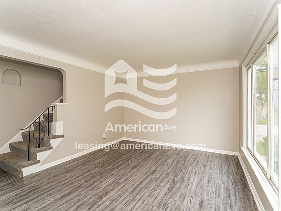 677448_001_living_room_2.jpg