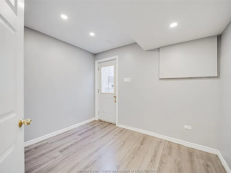1465 Foster Ave — Photo 15