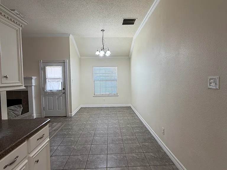 1001 Pontiac Ave — Photo 12