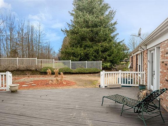 3rd image of 43401 Columbiana Waterford Rd