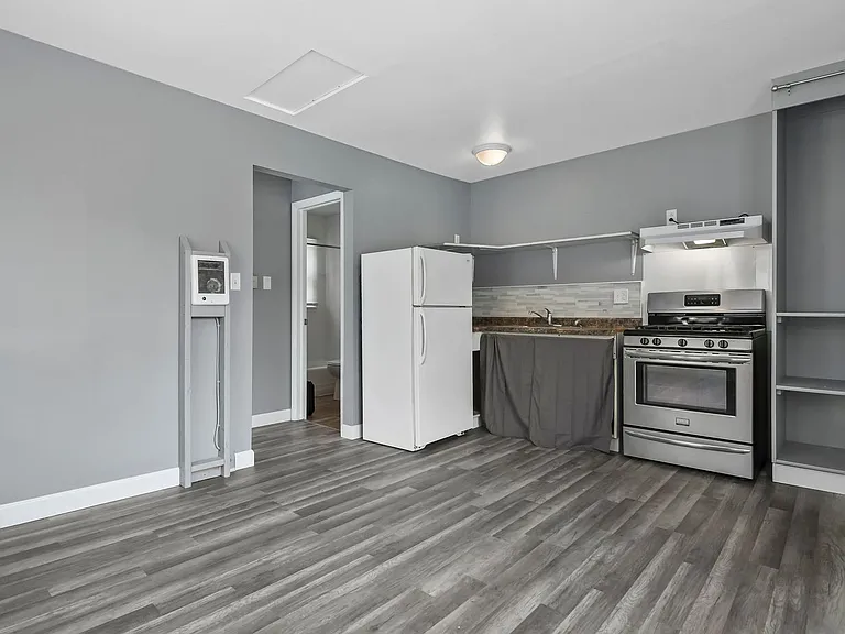 1301 Whittier Ave — Photo 10