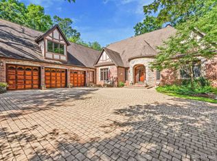 10N940 Leith Ct, Elgin, IL 60124