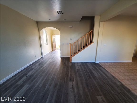 3rd image of 396 Hillhead Ct