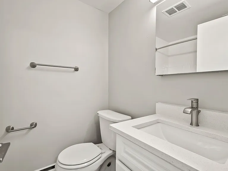 1536 Vine St — Photo 9