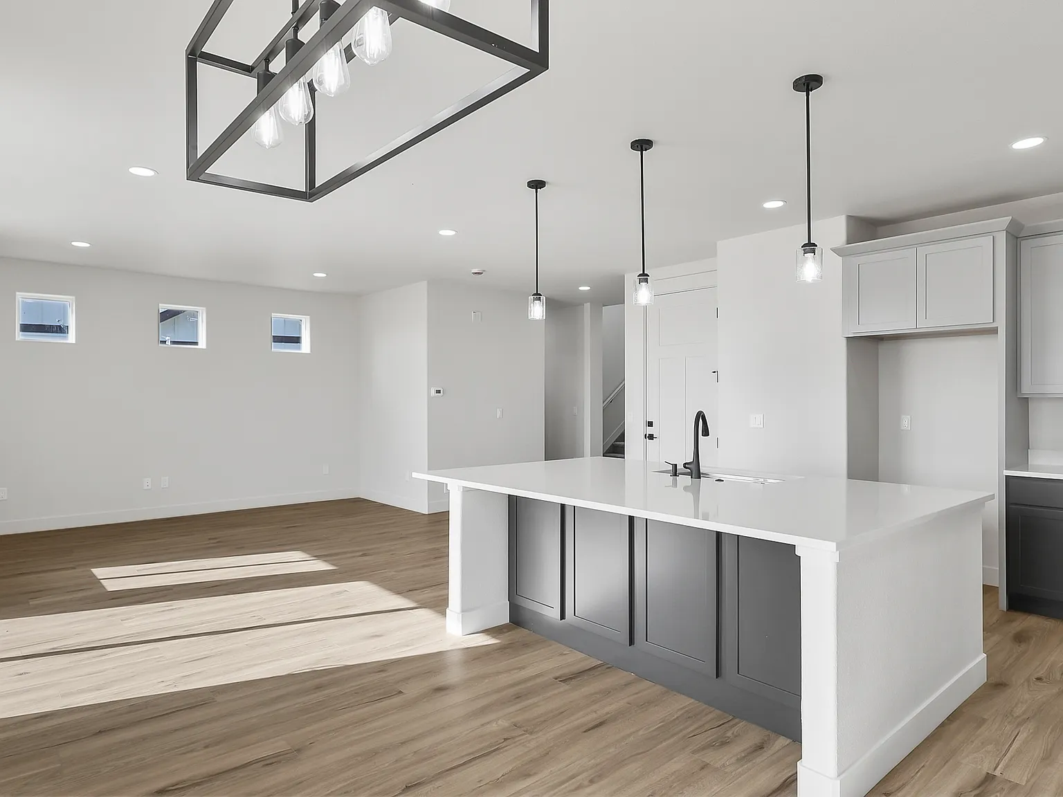 3 bed, 2716 sqft, $2,750 — Photo 3