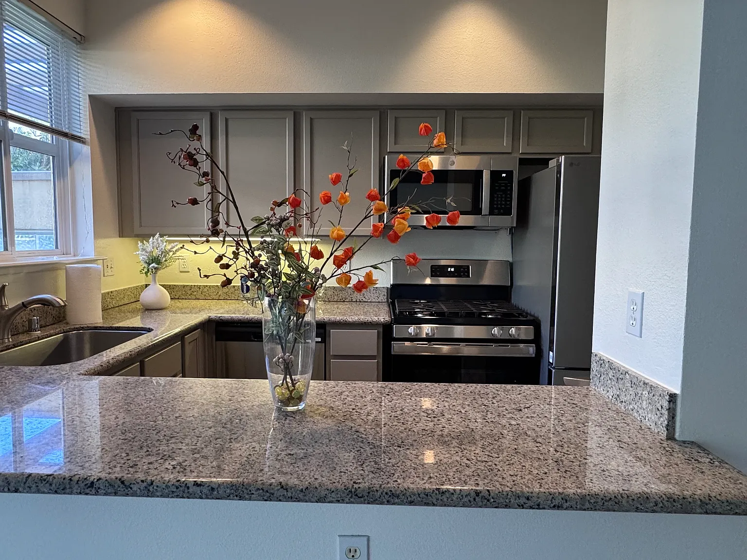 2 bed, 1156 sqft, $5,089 — Photo 4
