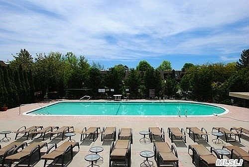 3rd image of 26 Southgate Cir