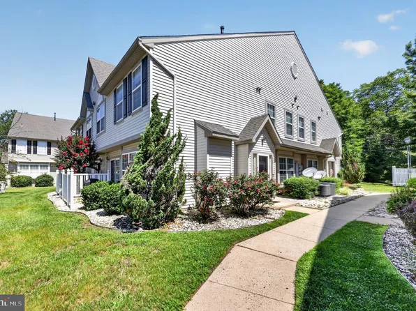 203 Tanglewood Dr, Sicklerville, NJ 08081