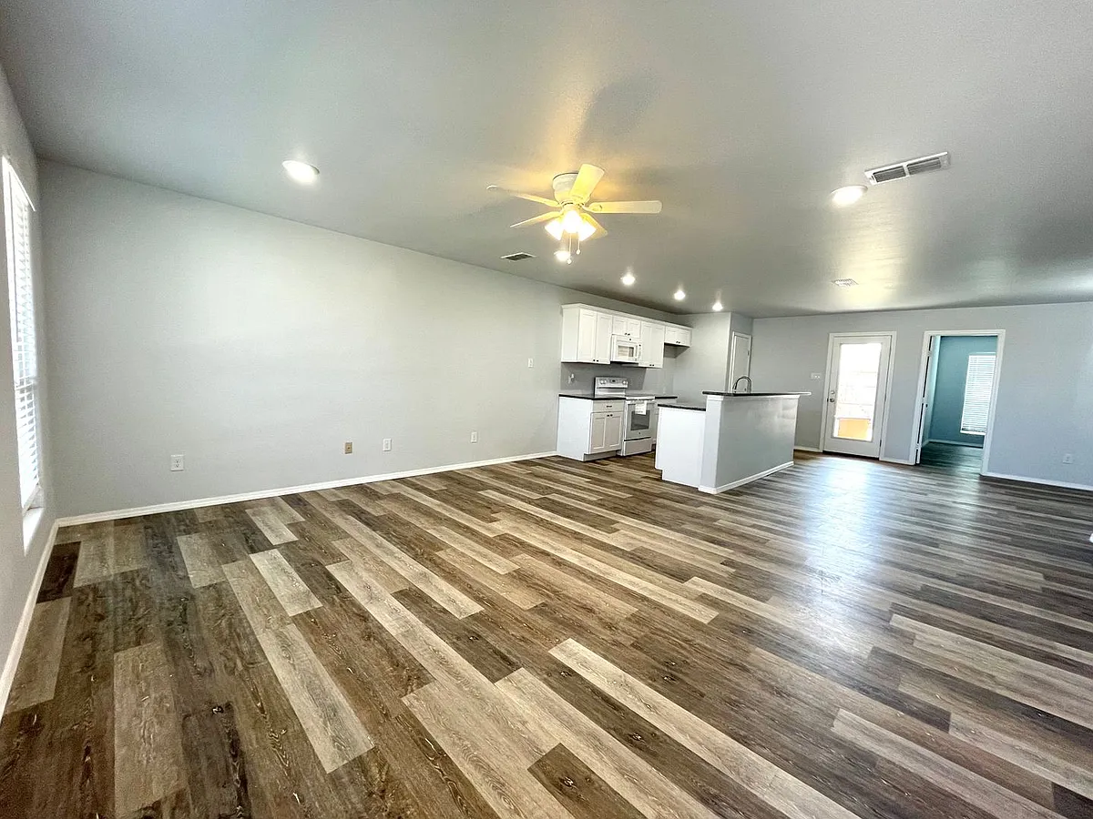 Building Photo - 8417 10th Pl