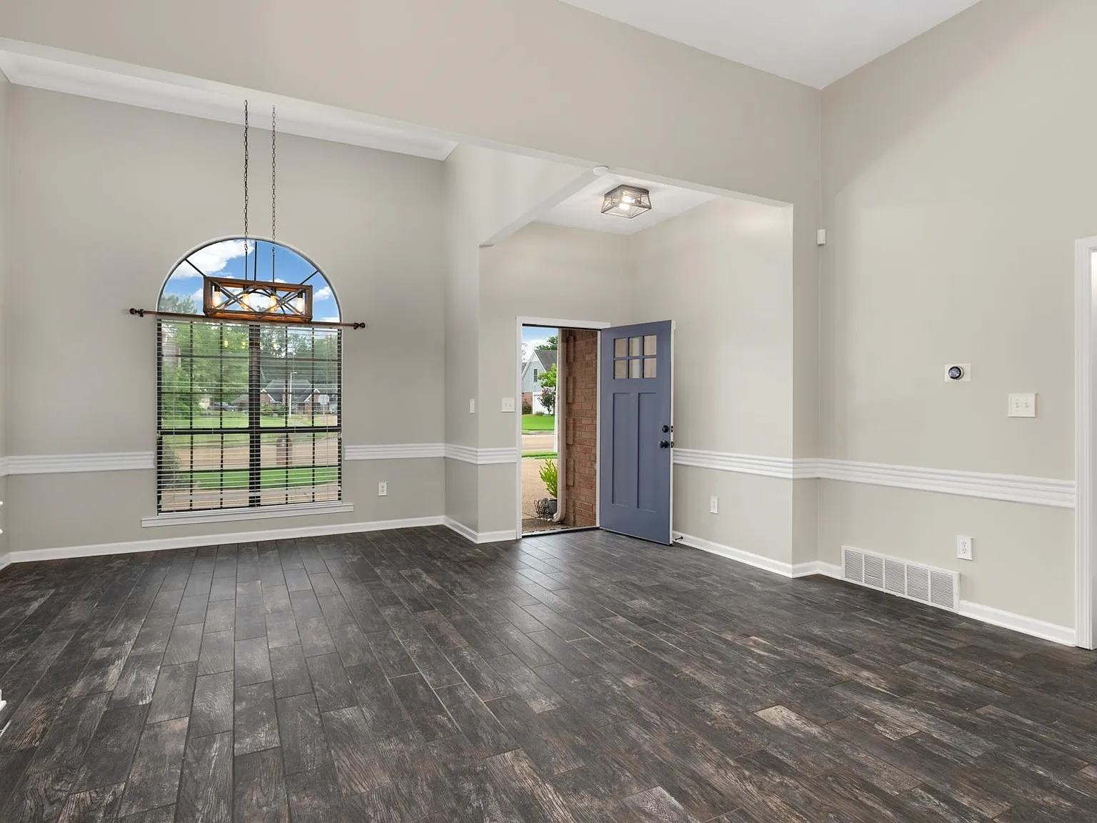 3 bed, 2.0 bath, 2169 sqft, $2,350 — Photo 4