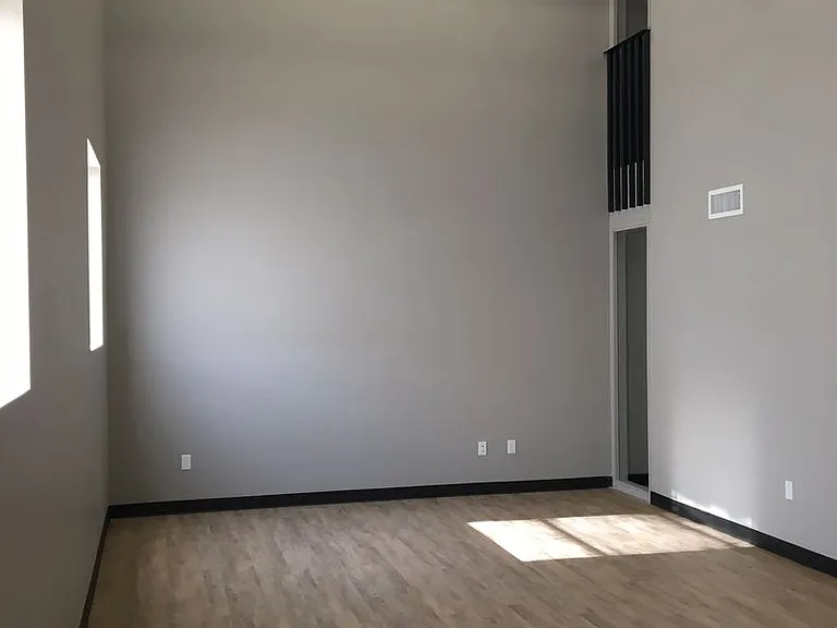 3200 Pioneer Ave SE — Photo 2
