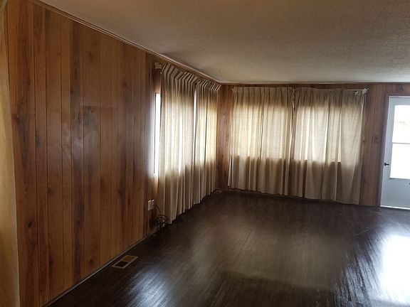 4th image of 808 Clark St