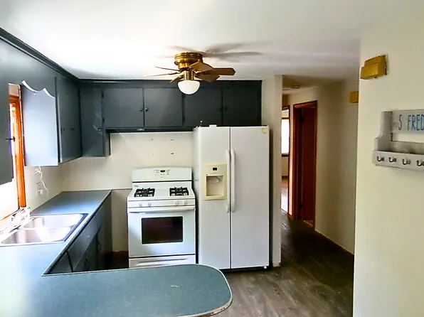 5 Fredette St, Springfield, MA 01109