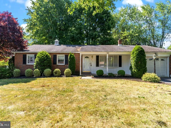 213 Silvestri Dr, Hatboro, PA 19040