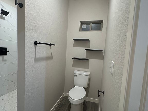 4th image of 817 E 3rd Ave