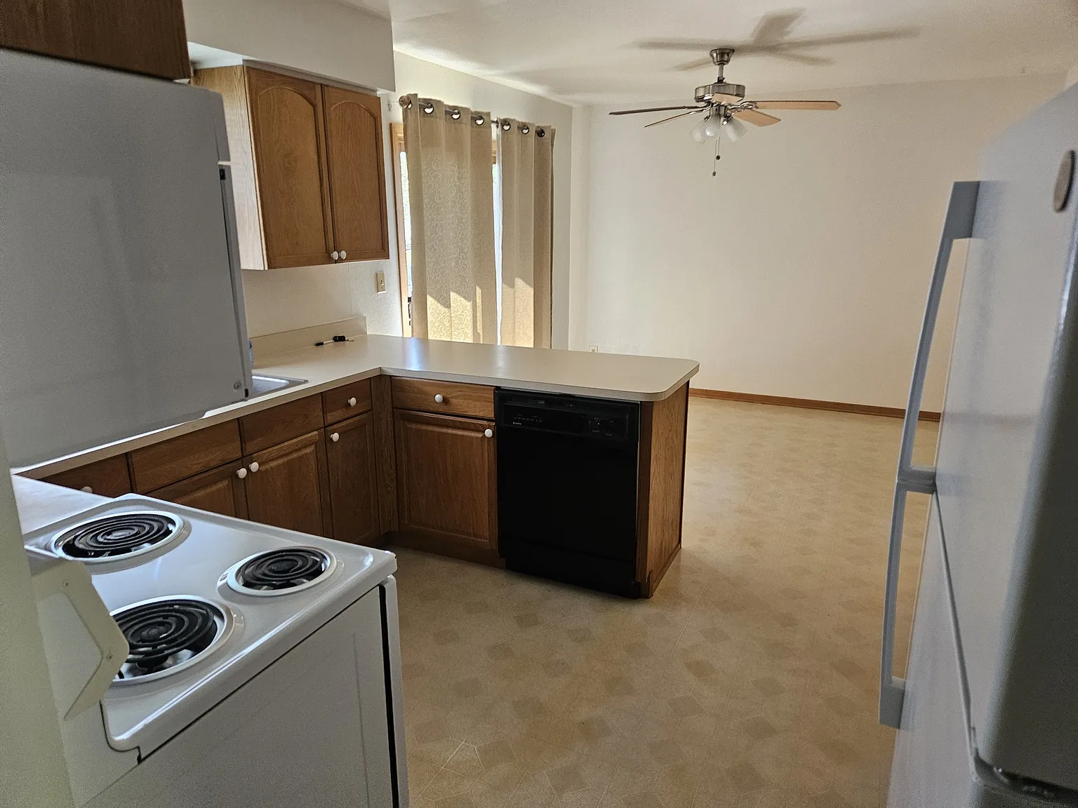 2 bed, 1.5 bath, 1500 sqft, $1,300 — Photo 4
