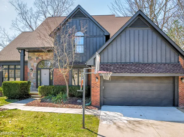 28311 Golf Pointe Blvd, Farmington Hills, MI 48331