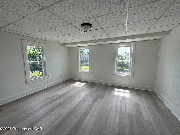 1424 N Market St — Photo 8