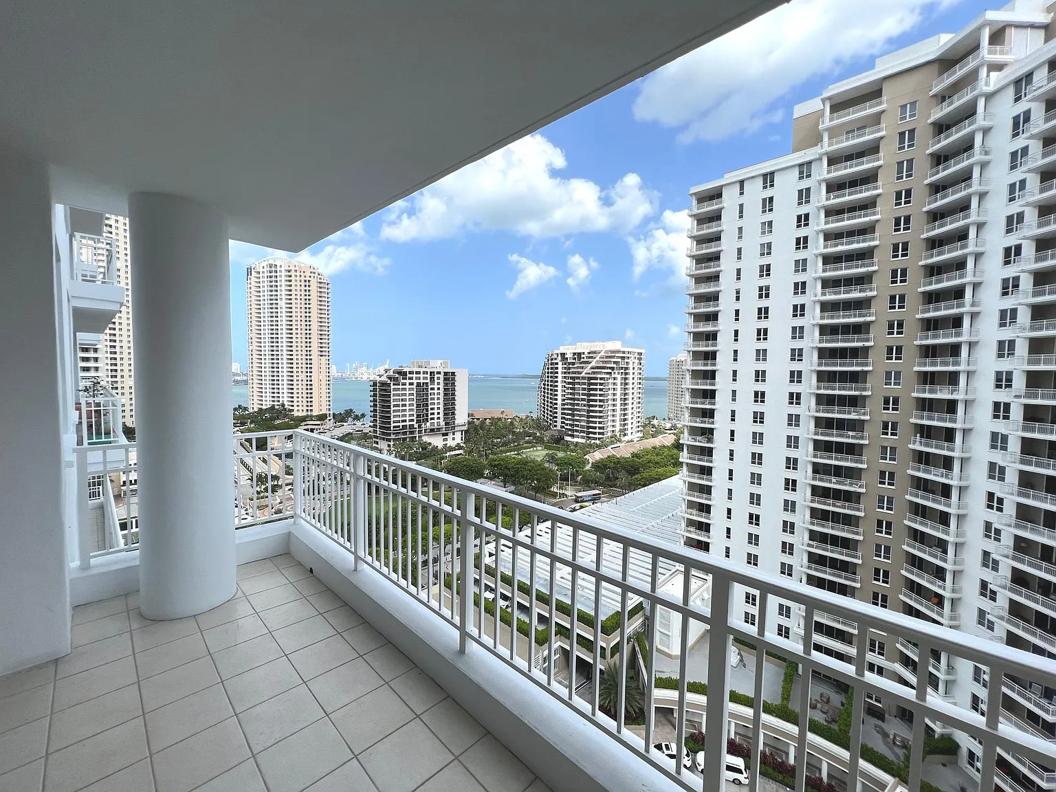 1 bed, 1.5 bath, 878 sqft, $3,350 — Photo 2