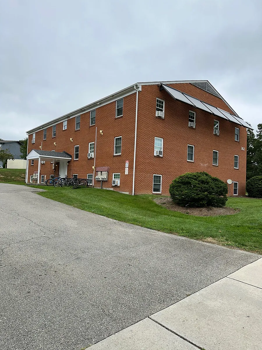 Building Photo - 2 Bedroom 1 Bath On Broce Drive