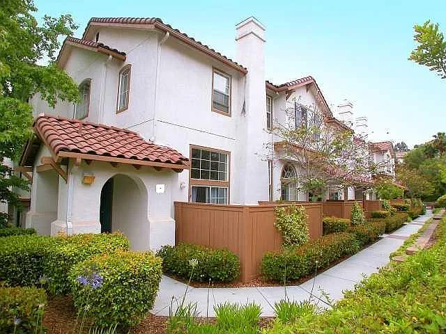 3 bed, 2.5 bath, 1620 sqft, $4,850 — Photo 1