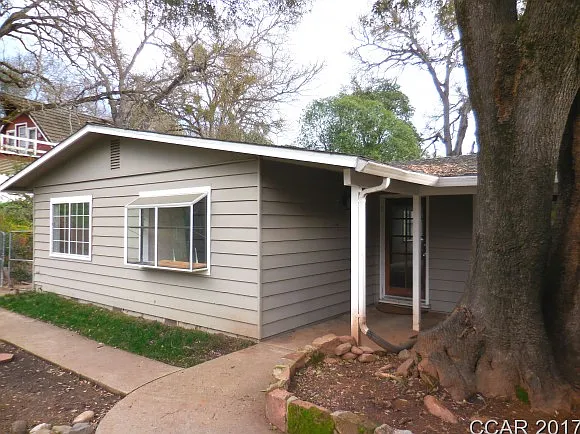 451 Sunset St photo 1
