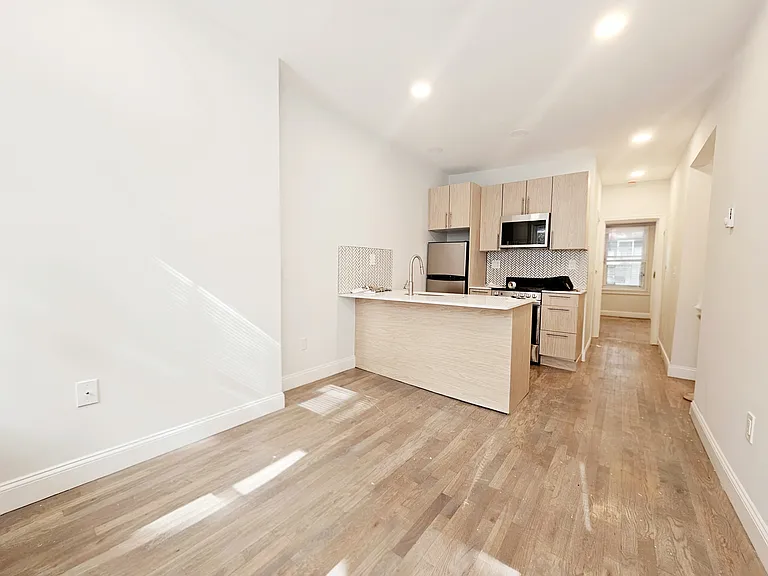 27 Garden St #4 — Photo 4