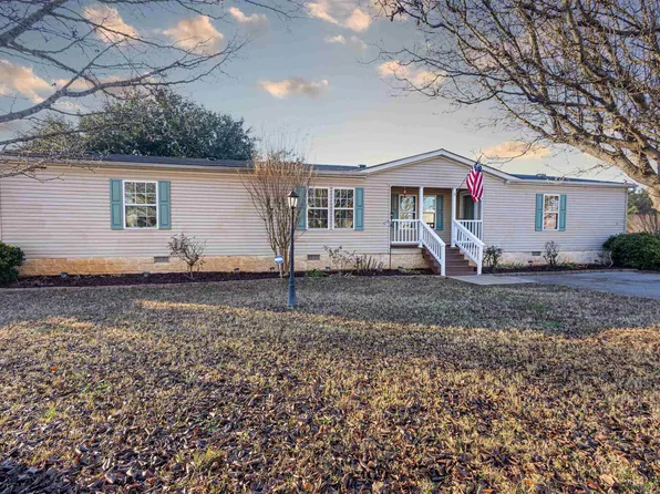 104 Deer Trace Dr, Childersburg, AL 35044