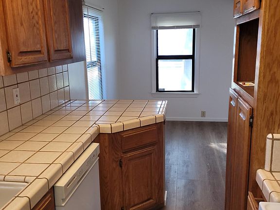 5th image of 524 W Hedges Ave