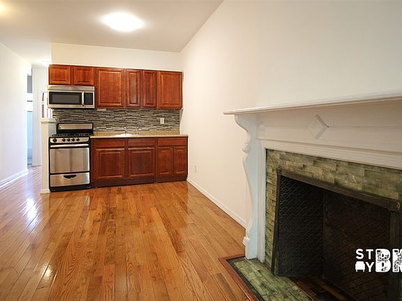 4th image of 278 Halsey St APT 4