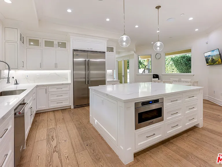 391 S Saltair Ave — Photo 13