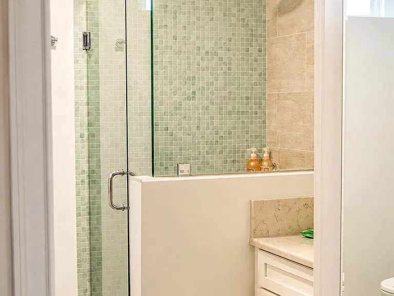 77 Norfolk St #R — Photo 3