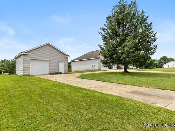 5th image of 9302 Dakota Dr